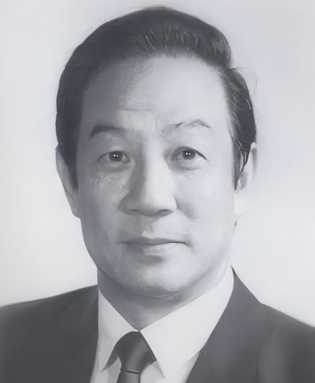 原副总理邹家华功勋卓著，他的两个兄妹是做什么的