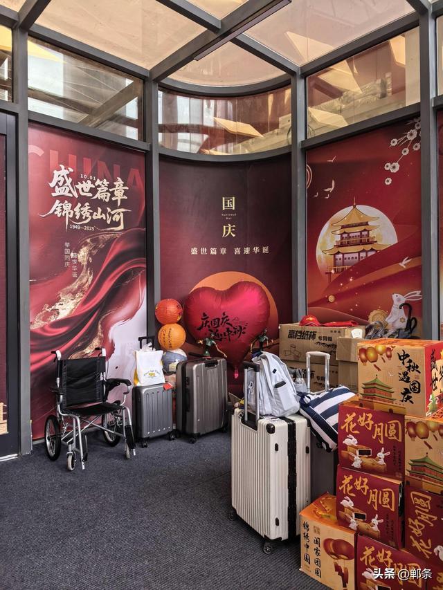 青春十一 文旅共赏丨雨润古街暖 服务沁人心——邯郸道暖心驿站守护游客出行路