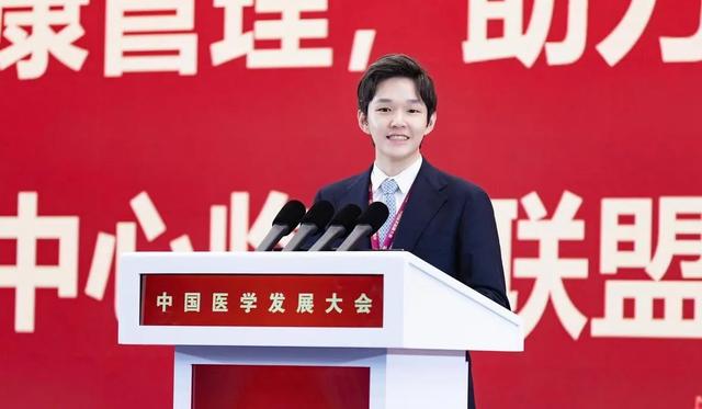泰国首富侄孙在北京庆生，30岁身家已逾三百亿，奚梦瑶林心儿在场