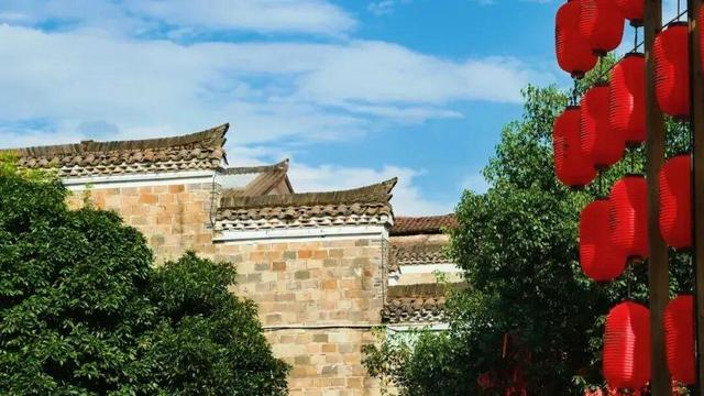 游在鹰潭｜中式美学深度游！山水、烟火、古建玩法全解锁，承包你的诗意周末