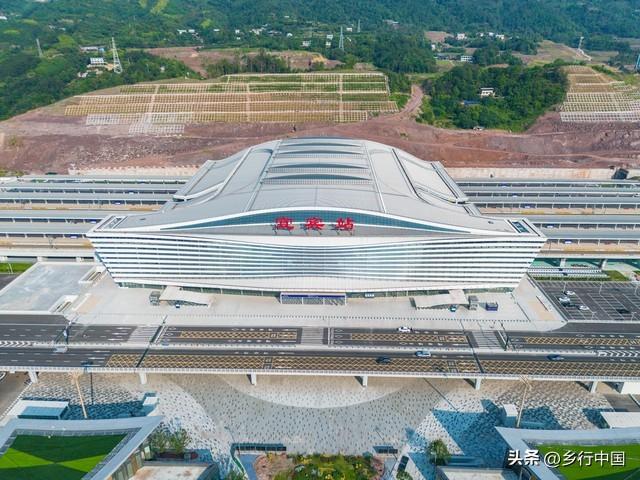 一路连渝川黔滇：总投资1416亿渝昆高铁预计2026年底全线通车