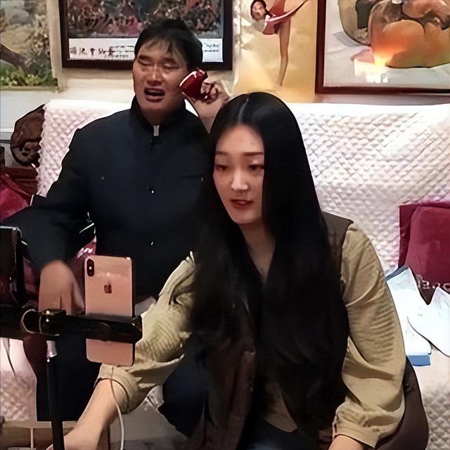 朱小伟做梦也没有想到，离婚四年后，前妻陈亚男还是不愿放过自己