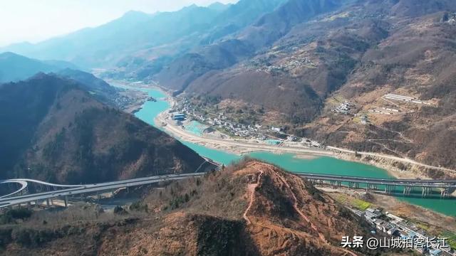 四川交通尴尬的县,坐拥双高铁站却难坐车,风景美到让人忘了吐槽