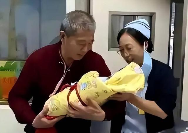 小天赐	，终为父母当年的“冲动”买了单，年仅6岁活得不像个小孩