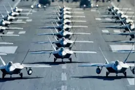 就这还拿出来炫？美军20多架F22大象漫步，想吓唬解放军还嫩点图片