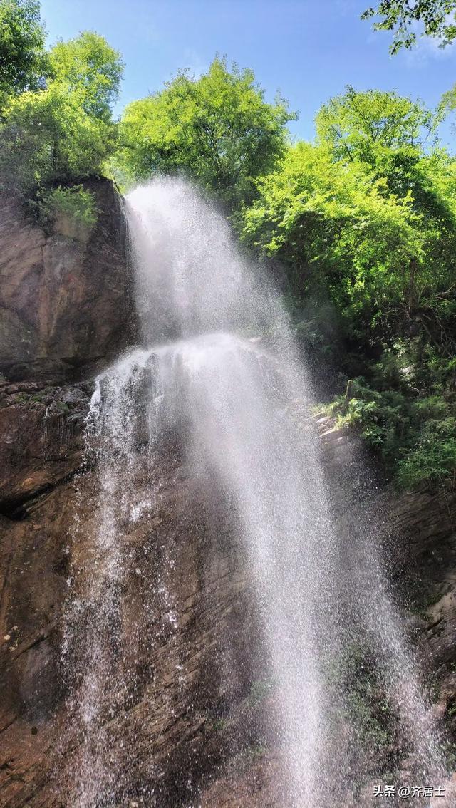 游览西北“小九寨”官鹅沟