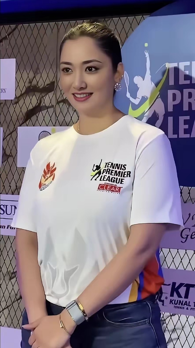 她这大体格 真的很少见，五官精致绝美，气质非凡，一脸旺夫相