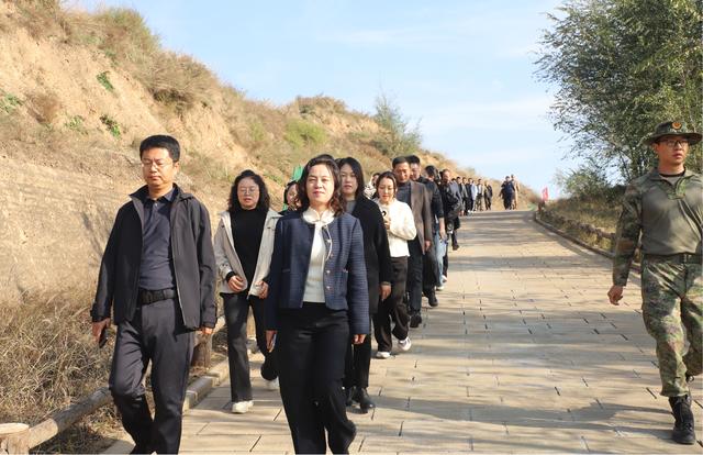 神木市司法局开展“党心向未来 徒步新征程”主题党日活动