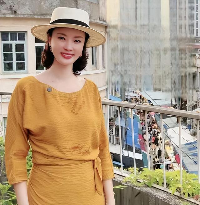 央视最惨女主持，男友被判死缓，丈夫惨死狱中，如今48岁孑然一身