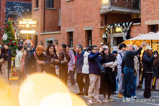 百年历史街区咸安坊火出圈，吸引年轻人“为情绪买单”