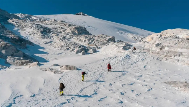 22岁大学生轻信网上“有腿就行”，硬上哈巴雪山，最终不幸遇难