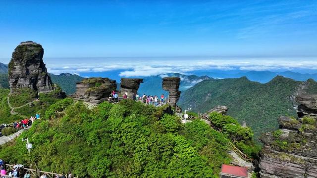 跨越山海，共赴云端——梵净山景区再迎外籍达人采风团