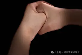 道教手势：下次拜拜不要再错了。图片