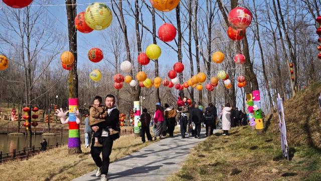 火爆出圈！文池景区童趣树偶成新春打卡爆款