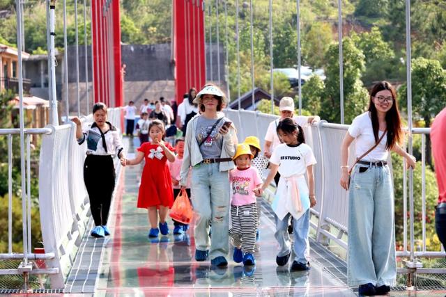 专属旅游路线落地！2元坐“小白”，逛遍南安千年古镇……