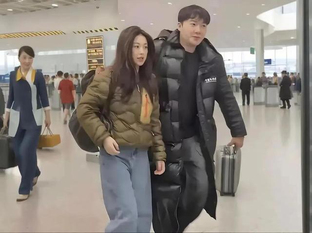 朱珠一件羽绒服火了	，普通人穿却像米其林，差的不是钱是气质