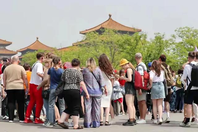 大量日本游客涌入北京，打着旅游幌子不去旅游不吃美食，为啥来？