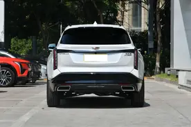 凯迪拉克拿出诚意！2.0T+四驱，跌至26万多，外观比奔驰GLC大气图片