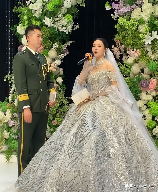 最帅升旗手张自轩大婚不到24小时，荒唐一幕出现，新娘受无妄之灾