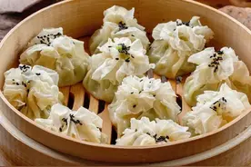 做烧卖皮“水和粉”好多人比例就弄错了，难怪皮难擀，干硬不好吃图片