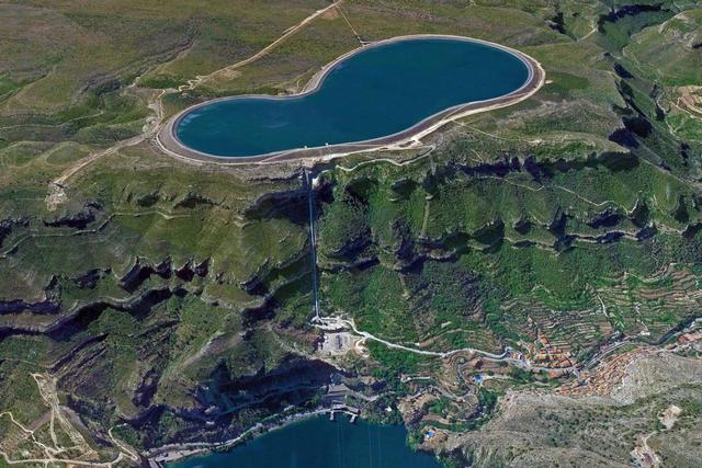 西方专家：看不懂中国，建造的发电站，每消耗100度，才发80度电