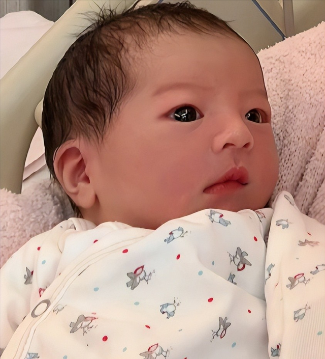 一夜之间全变了！郭富城三胎得女不到两天，令人担心的事出现了