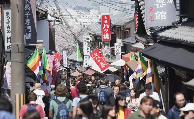 不听劝去日本的游客懵了！滞留机场饭都快吃不起，当初为啥要去？