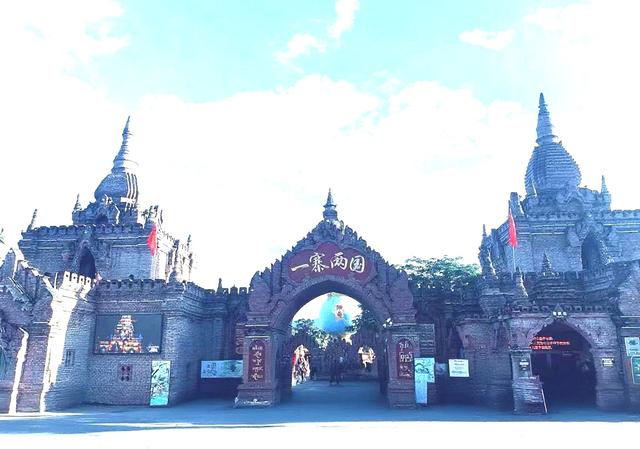 一寨两国异域风情