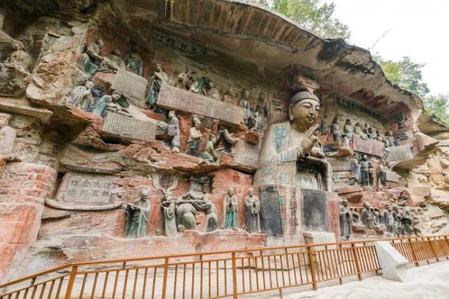 重庆旅游必去十大景点 重庆最值得去的地方排行榜