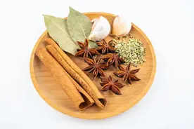一贴教你正确使用桂皮八角香叶，秒变厨房高手，但有些人不能吃图片