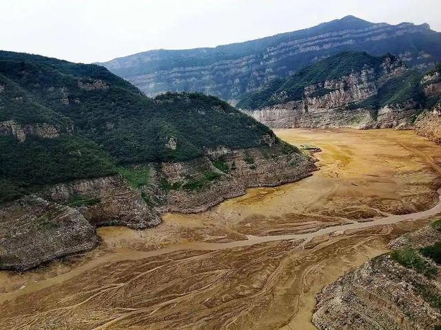 黄河下游拉直入黄海，铲平800里悬河泥沙，这个工程可行吗？