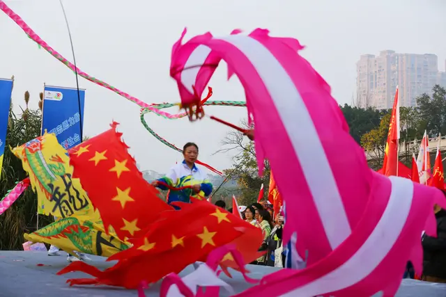 网络名人打卡南充（国际）徒步节，解锁一江两岸无限美