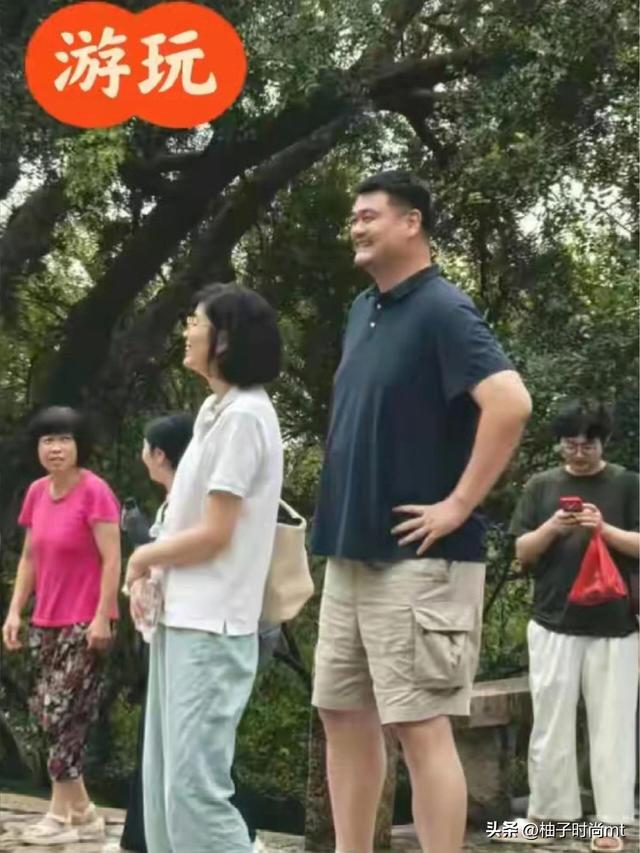 姚明16岁女儿打扮好成熟！随父母大高个，身高超1米9