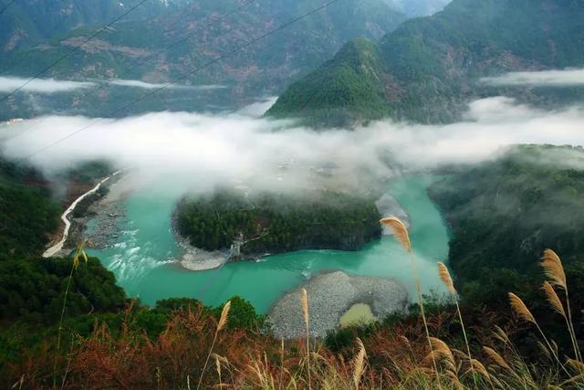 云栖丙中洛:在怒江峡谷解锁 “人神共居” 的旅居新体验