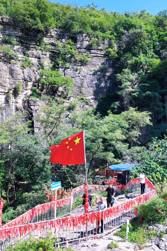 山东超低调宝藏小城，不仅有“天下第一崮”，还有“华夏第一大裂谷”！