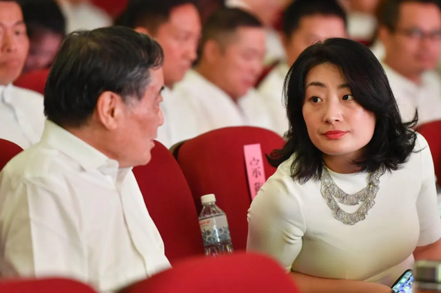 娃哈哈遗产风波没完，宗馥莉再传3大重磅消息，孟晚舟真没说错