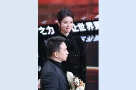 那晚，李云霄一身黑色旗袍，不知惊艳了多少人图片