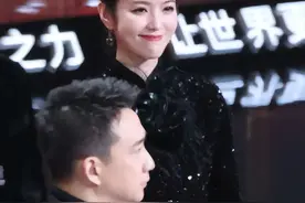 那晚，李云霄一身黑色旗袍，不知惊艳了多少人图片