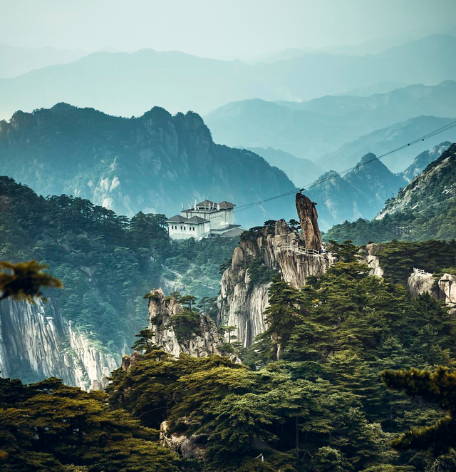 黄山也是名山，可为啥没挤进五岳之中呢？想进五岳榜有多难？