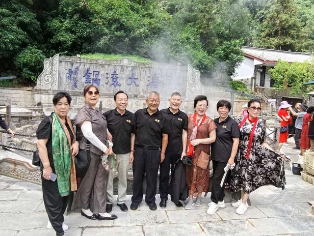 全国知青游览腾冲热海大滚锅景区