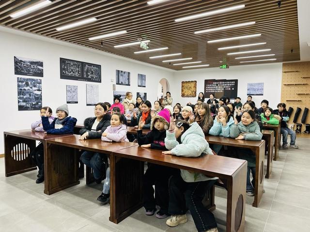 俄罗斯与蒙古国600余名青少年齐聚张家口 大境门研学共叙友谊