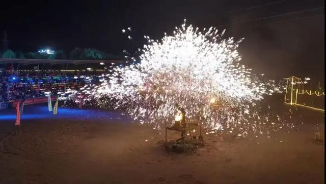 包头这里有跨年烟花秀！