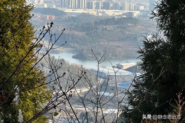 在贵州贵阳白云区的群山里，藏着一个被外界遗忘的山村，靛山村