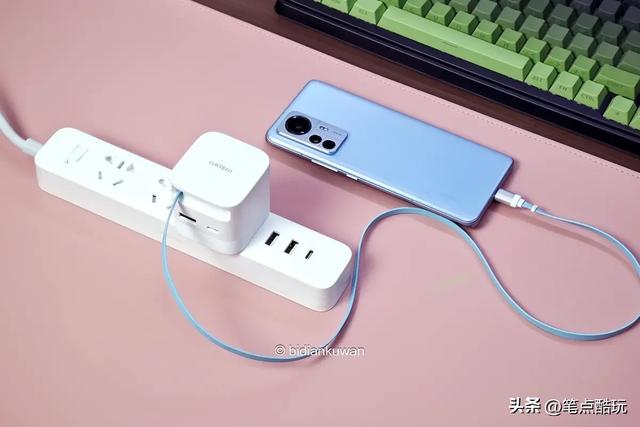 自带伸缩线，不按套路出牌！酷态科CP6电能充67W 2C1A实测