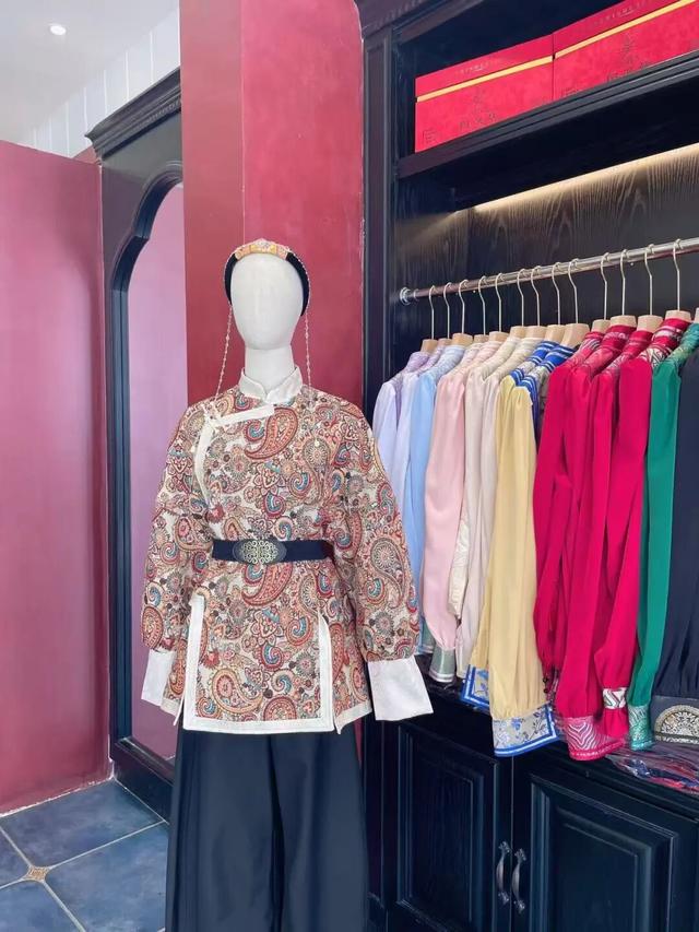 选对一件蒙古袍，做朋友圈最靓的“风雪之子”