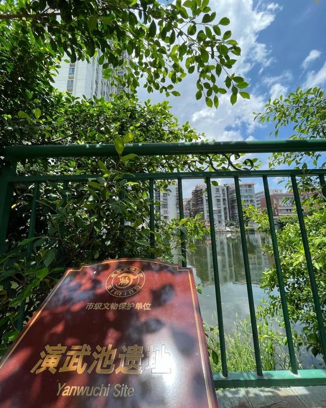 厦门演武公园，面积1.56公顷，边上为演武小学和厦大西村职工宿舍