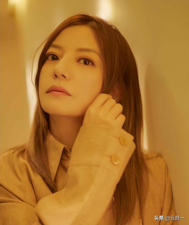 黄有龙做梦也没想到，自己花重金培养大的女儿	，竟给赵薇做了嫁衣