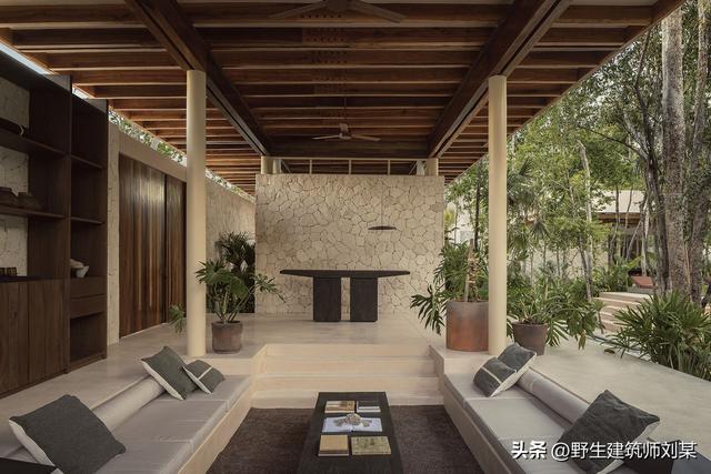 入住就得先付200美元押金，你觉得这个度假酒店值不值？