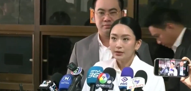10万人连夜逃难，佩通坦含泪热泪号令泰军，洪森喊停也来不及了