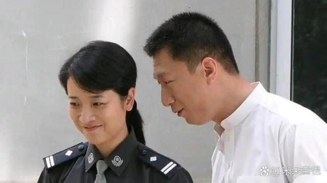 她是国家一级女演员，多次给坐轮椅丈夫戴绿帽，如今儿子也是演员